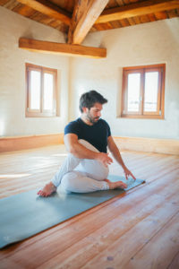 Lezione di yoga con luigi